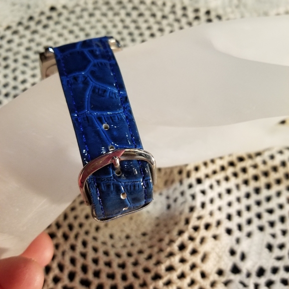 EUC Blue Quartz battery watch - Picture 6 of 11